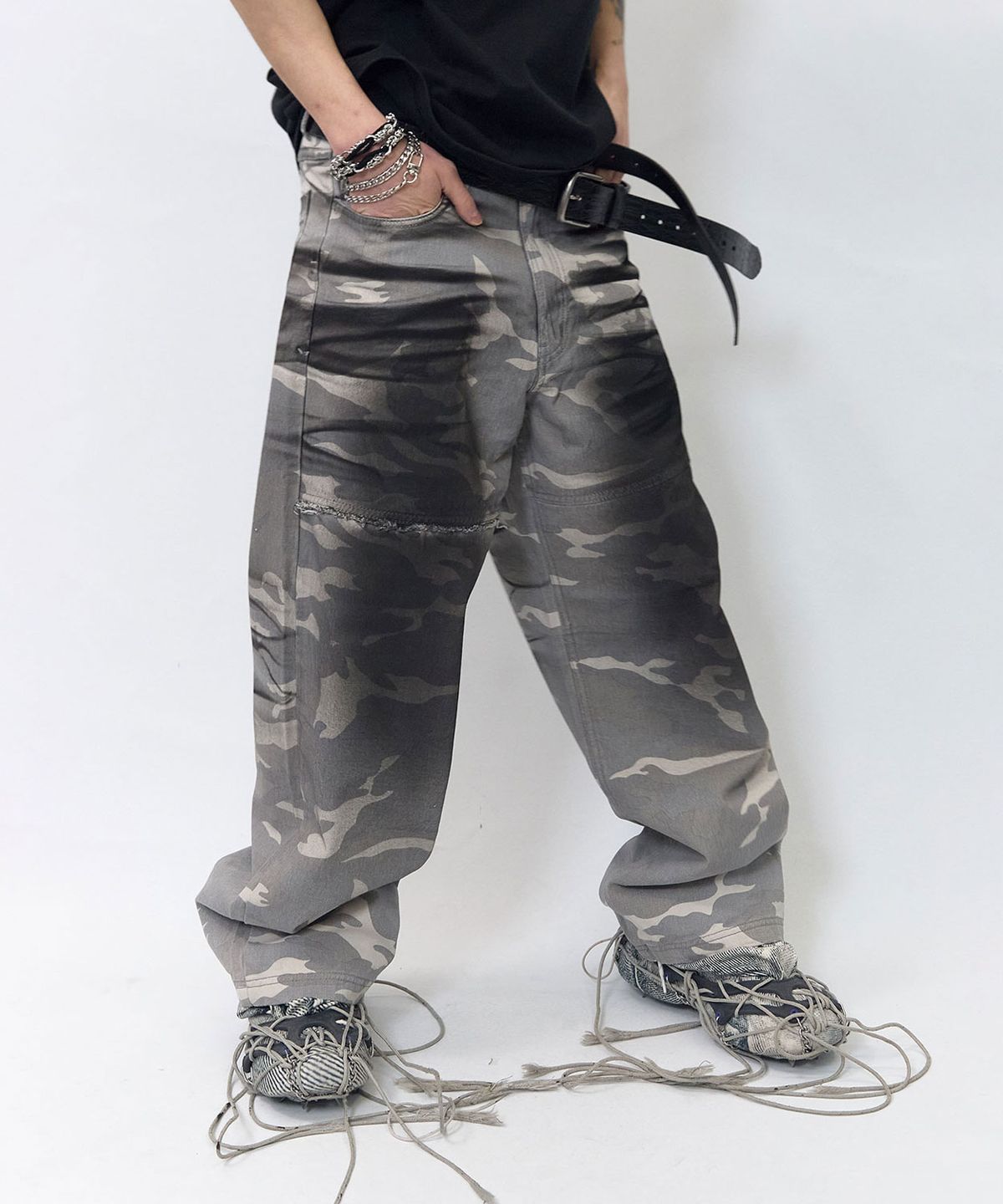 비엘알(BLR) Faded Camo Carpenter Pants