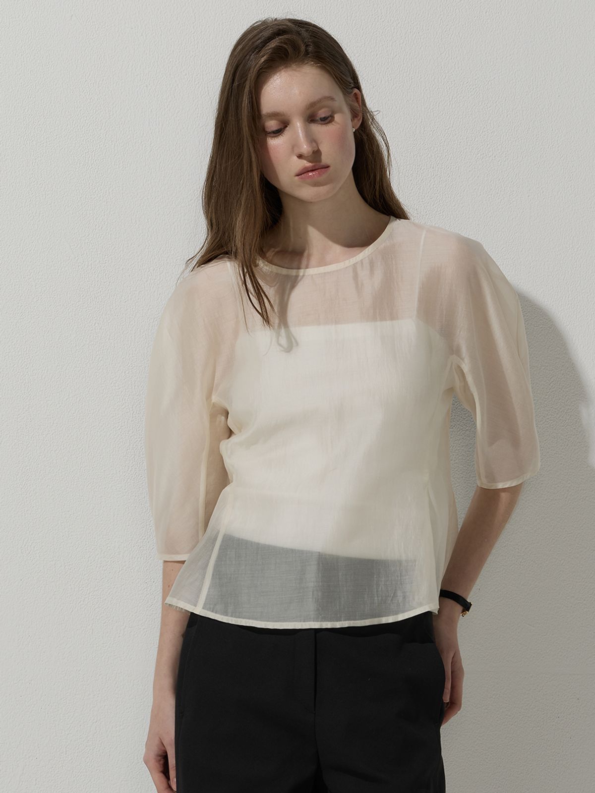 비뮤즈맨션(BEMUSE MANSION) Peplum sheer blouse - Cream
