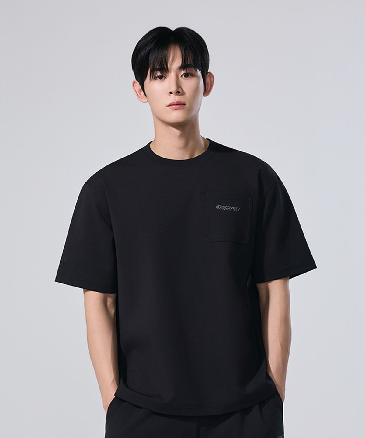디스커버리 익스페디션(DISCOVERY EXPEDITION) 남성 프레시벤트 니트 트레이닝 포켓 반팔 티셔츠 (BLACK)