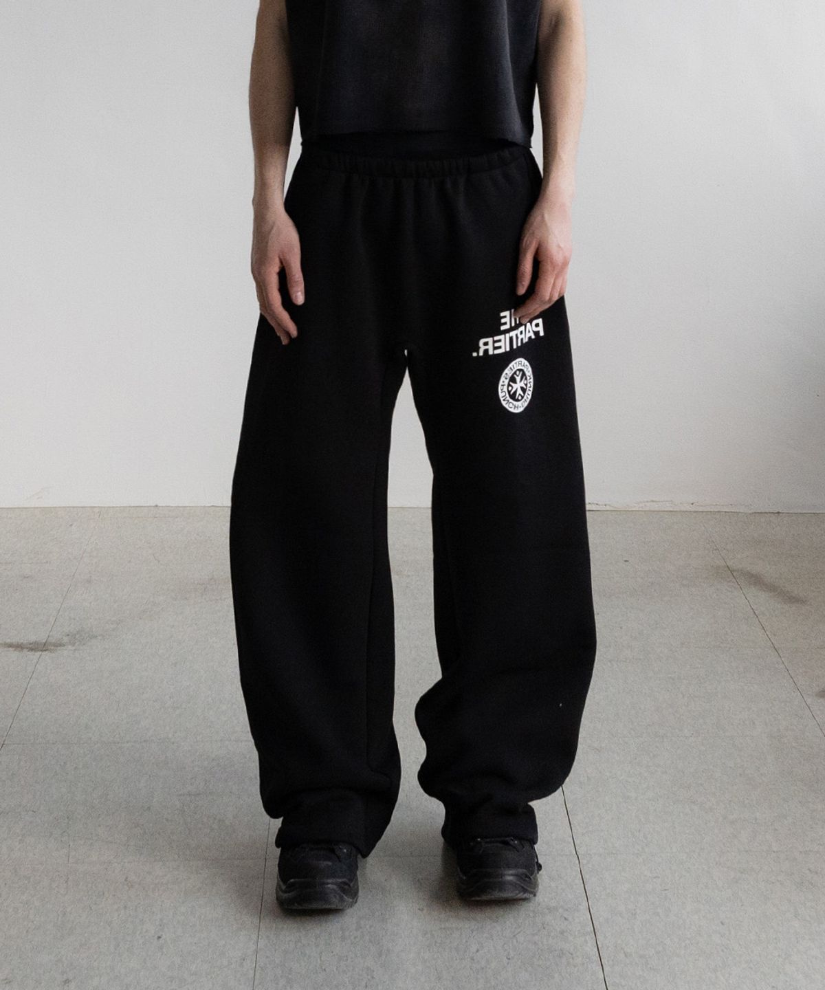 펀치드렁크파티즈(PUNCH DRUNK PARTIES) THE PARTIER Sweatpants (BLACK)