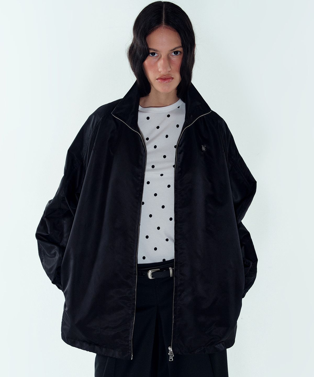 노이스(NOICE) W NYLON HIGH-NECK ZIP-UP JUMPER - BLACK