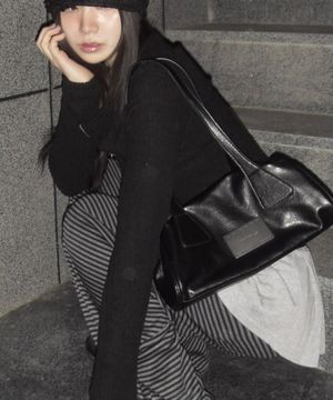 이지 데일리 핸드백 블랙