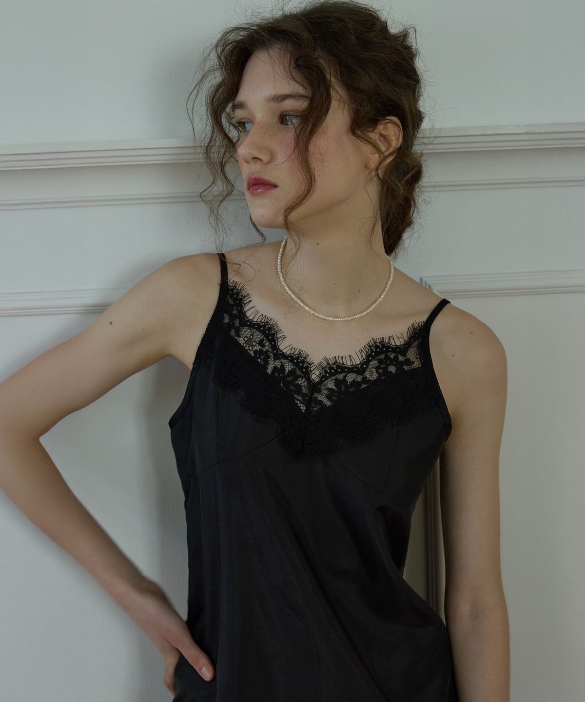 오픈도어스튜디오(OPENDOORSTUDIO) Midnight lace slip top Black