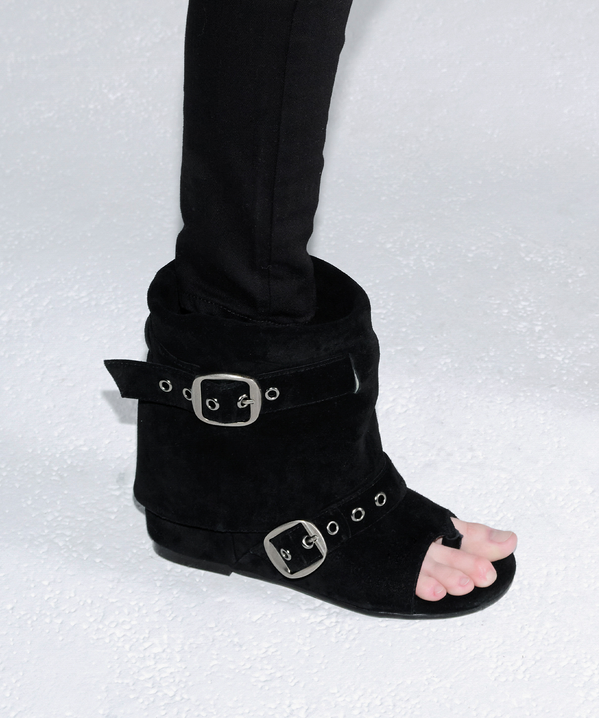 이크닉(IHCNIK) 102 soft-modular wedge boots / black