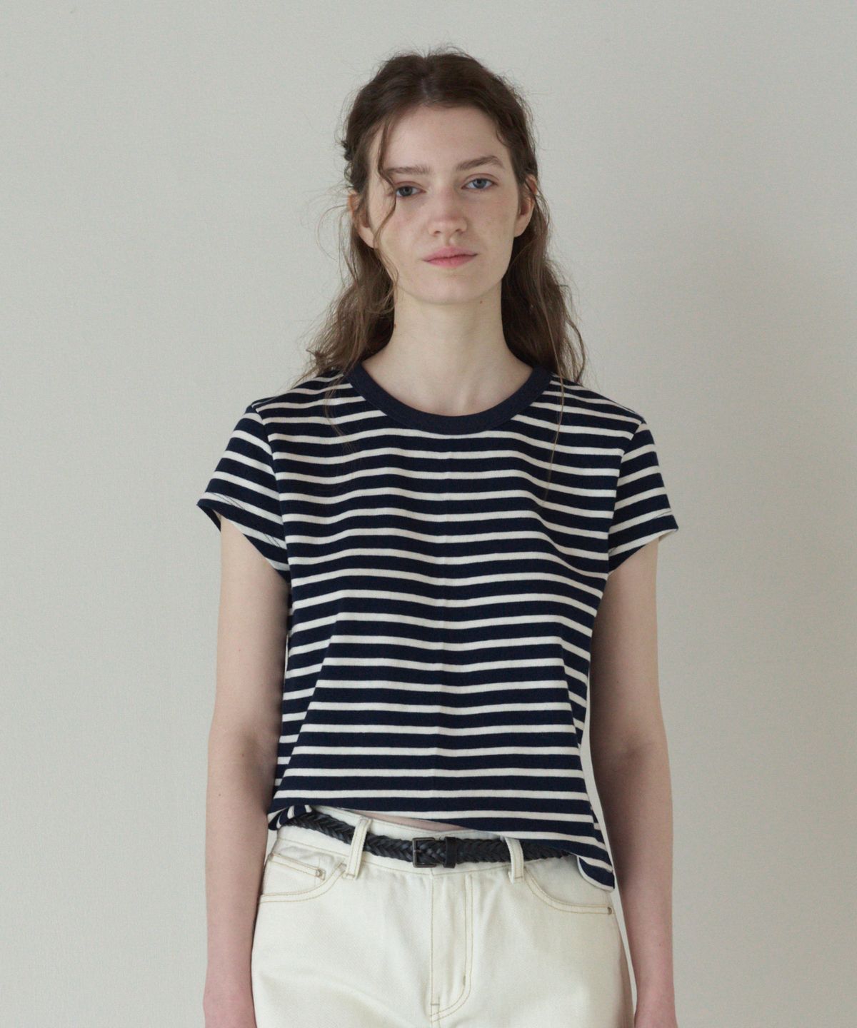 튜드먼트(TTUDEMENT) 50s EMBROIDERED STRIPED SLIM FIT T-SHIRT_NAVY