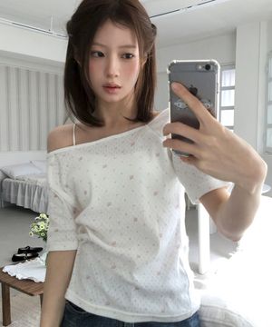 레터즈 세미 오프숄더 5부 티셔츠 ( 플라워 아이보리 )