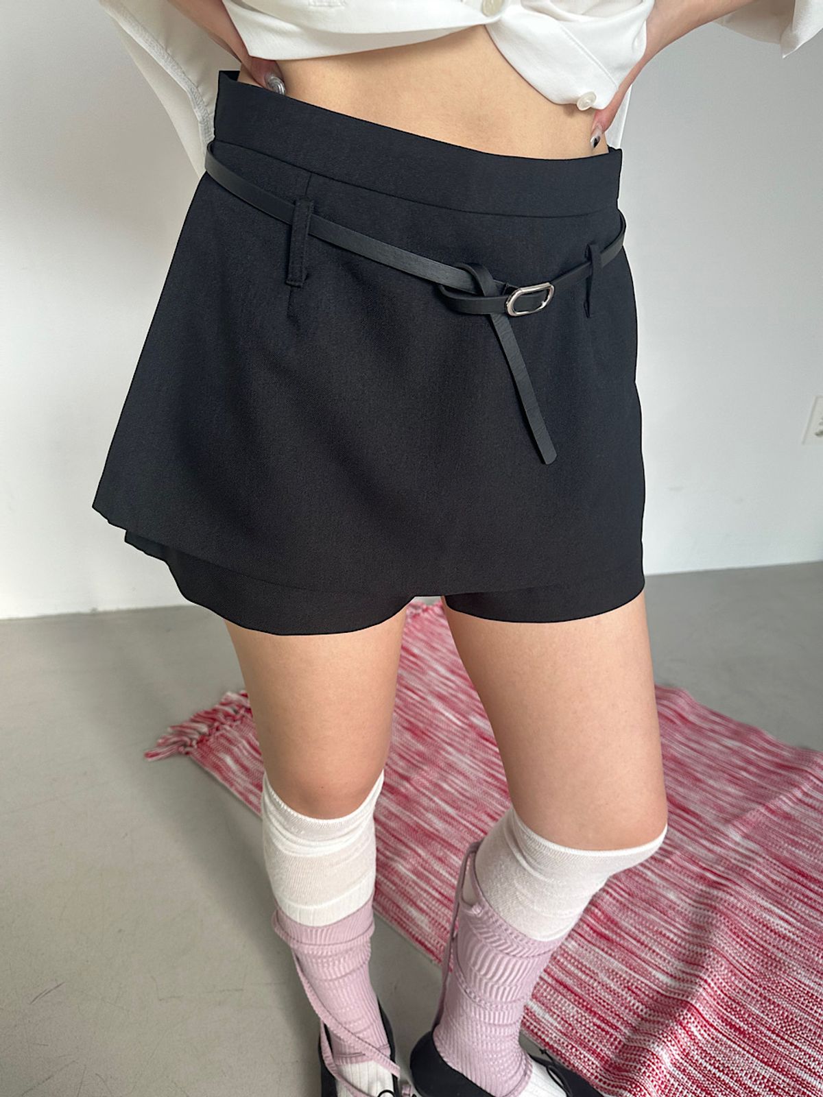 아포엠(APOEM) Layered Belted Shorts