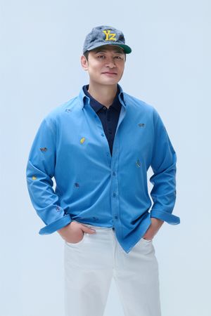 라운드 자수 슬림핏 캐주얼 셔츠 블루 YJFSUA580BL