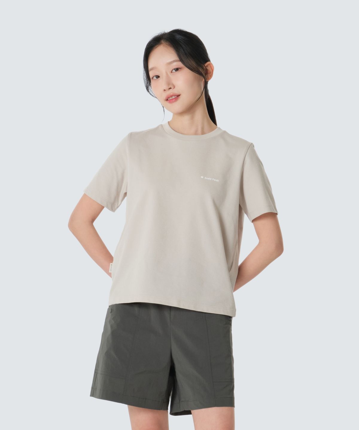 스노우피크 어패럴(SNOWPEAK APPAREL) 소로나 여성 세미크롭 반팔 티셔츠 (S26MWFTS05) Sand Beige