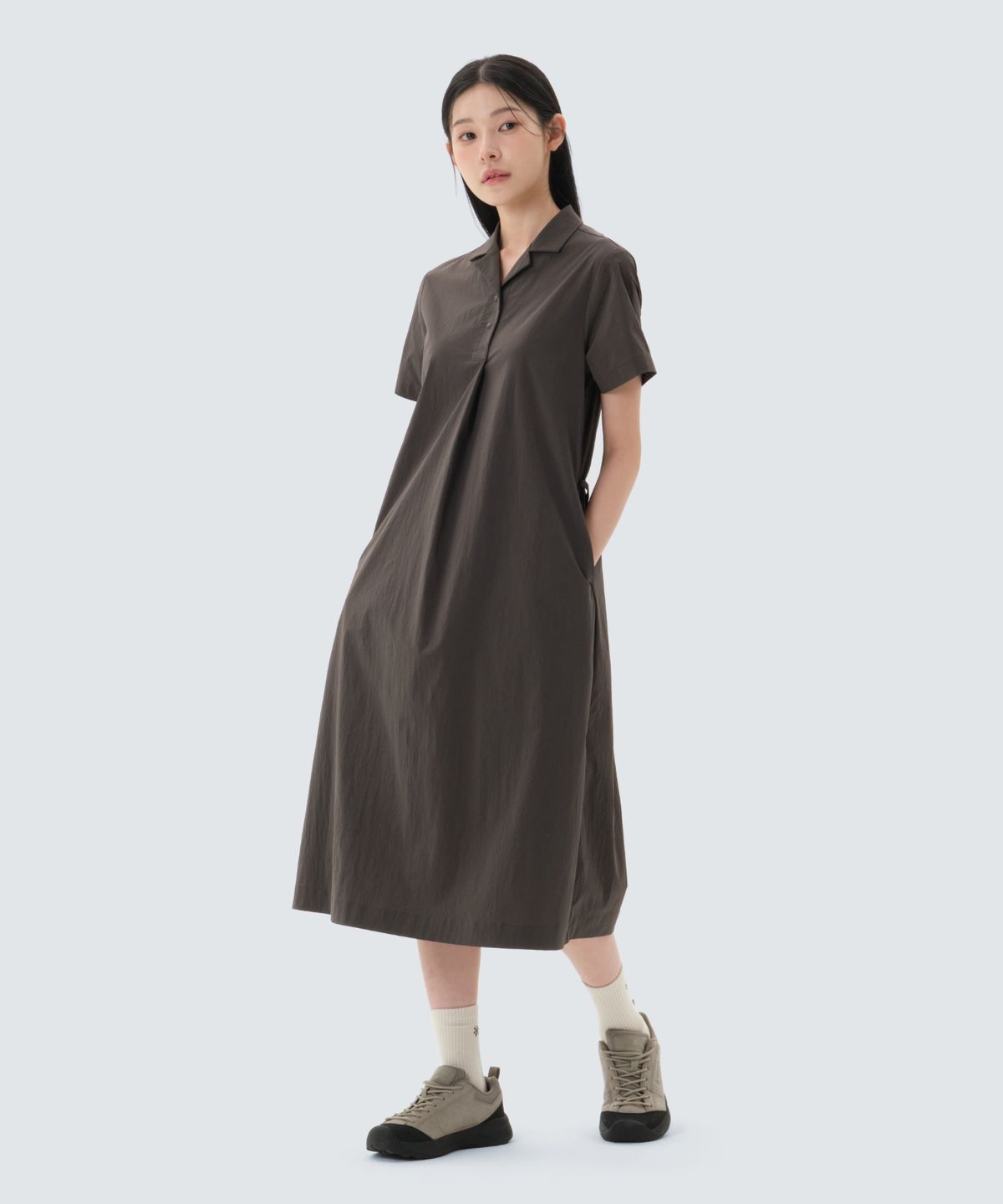 스노우피크 어패럴(SNOWPEAK APPAREL) 루트 카라 원피스 (S26MWROP61) Chocolate Khaki