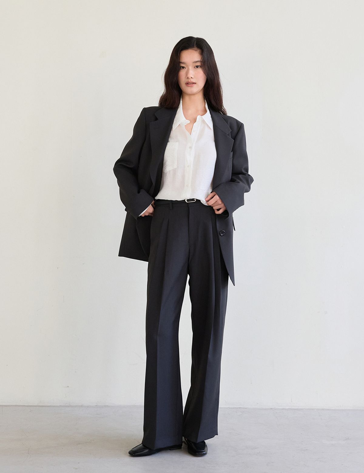 더엘로(THEELO) 클래식 핀턱 슬랙스 (Black)