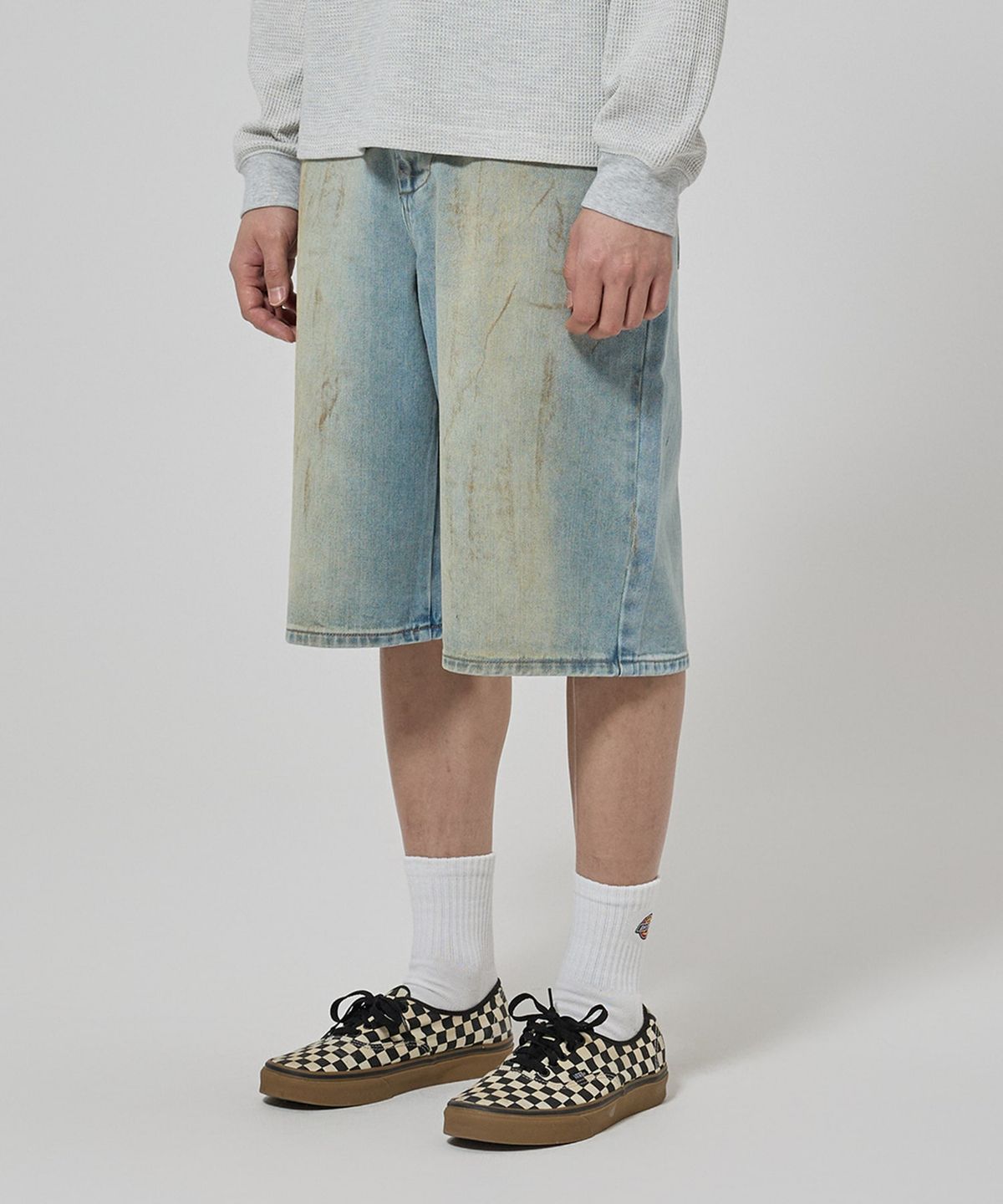 디키즈(DICKIES) 오버핏 더티 워시드 데님 쇼츠 Dirty Wash Blue