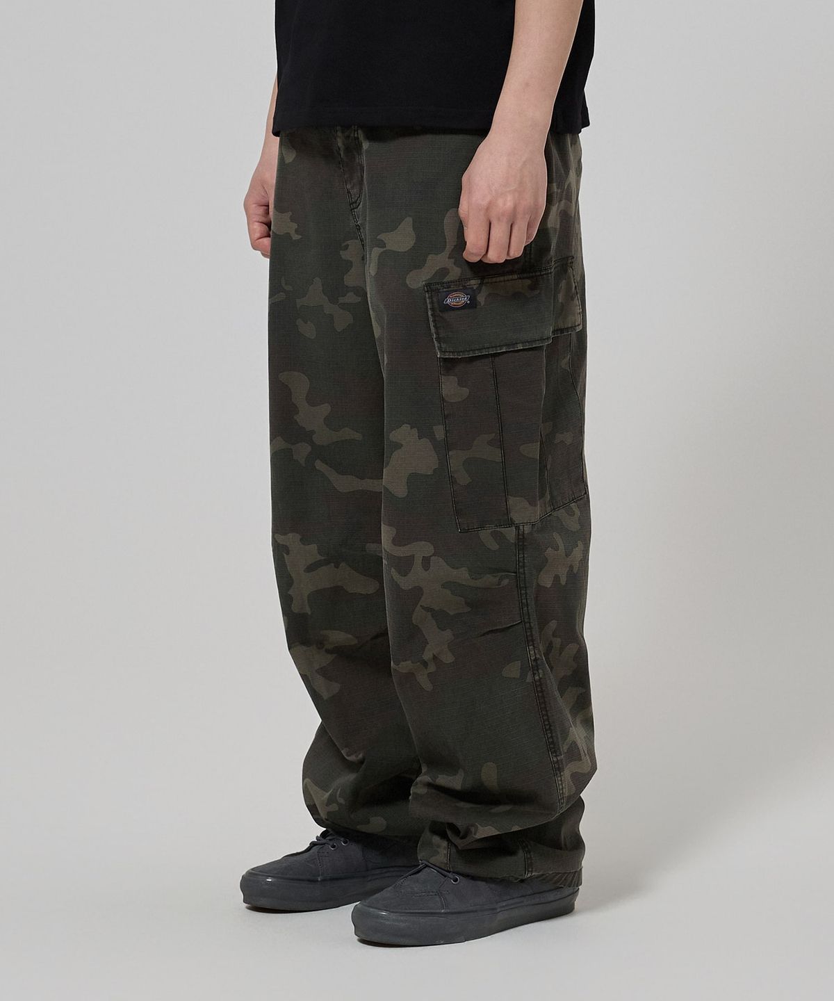 디키즈(DICKIES) 워시드 루즈핏 트윌 카고 팬츠 Dyed Camo