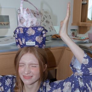 Blossom Kitty hand pouch bag (핸드파우치백) 2type