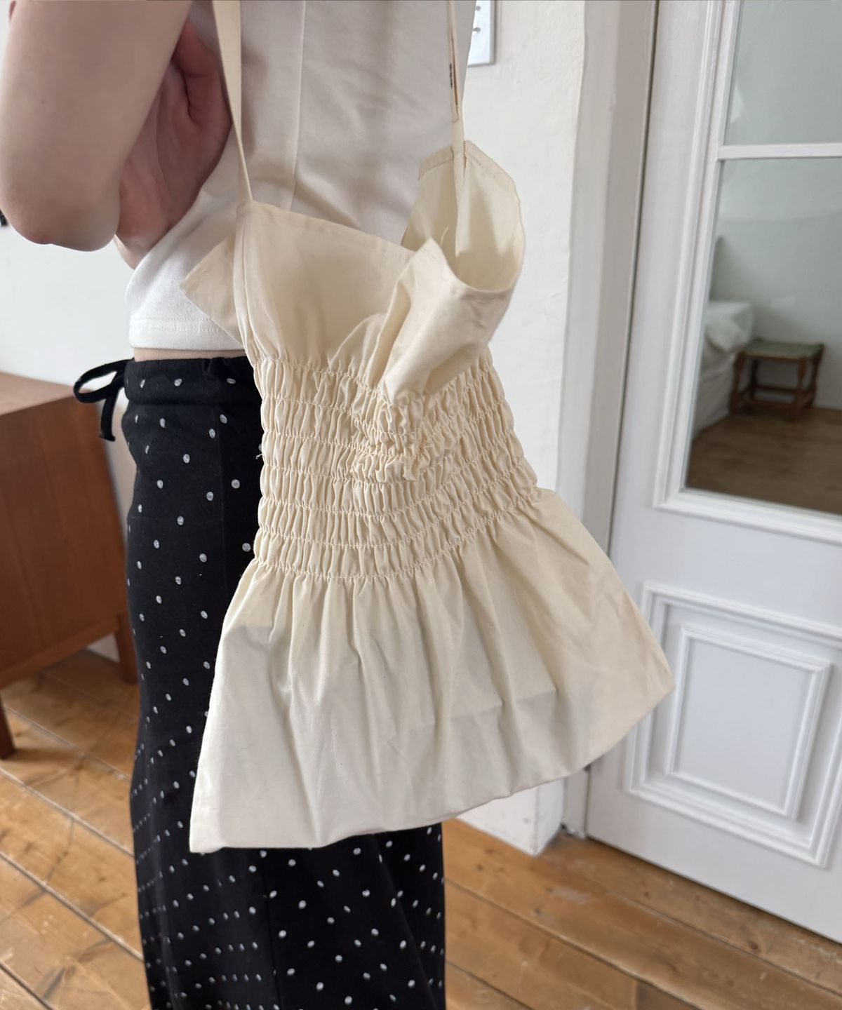 딜라이디(DELIDI) Over smoking bag (ivory)