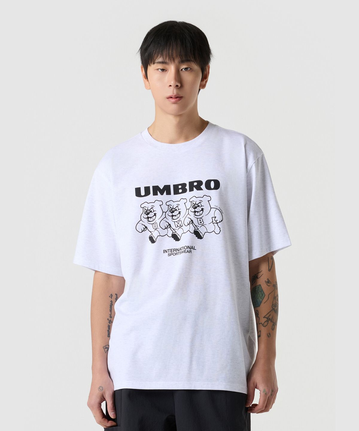엄브로(UMBRO) 더비독 트리플 반팔 티셔츠 라이트 그레이 UR123CRS33