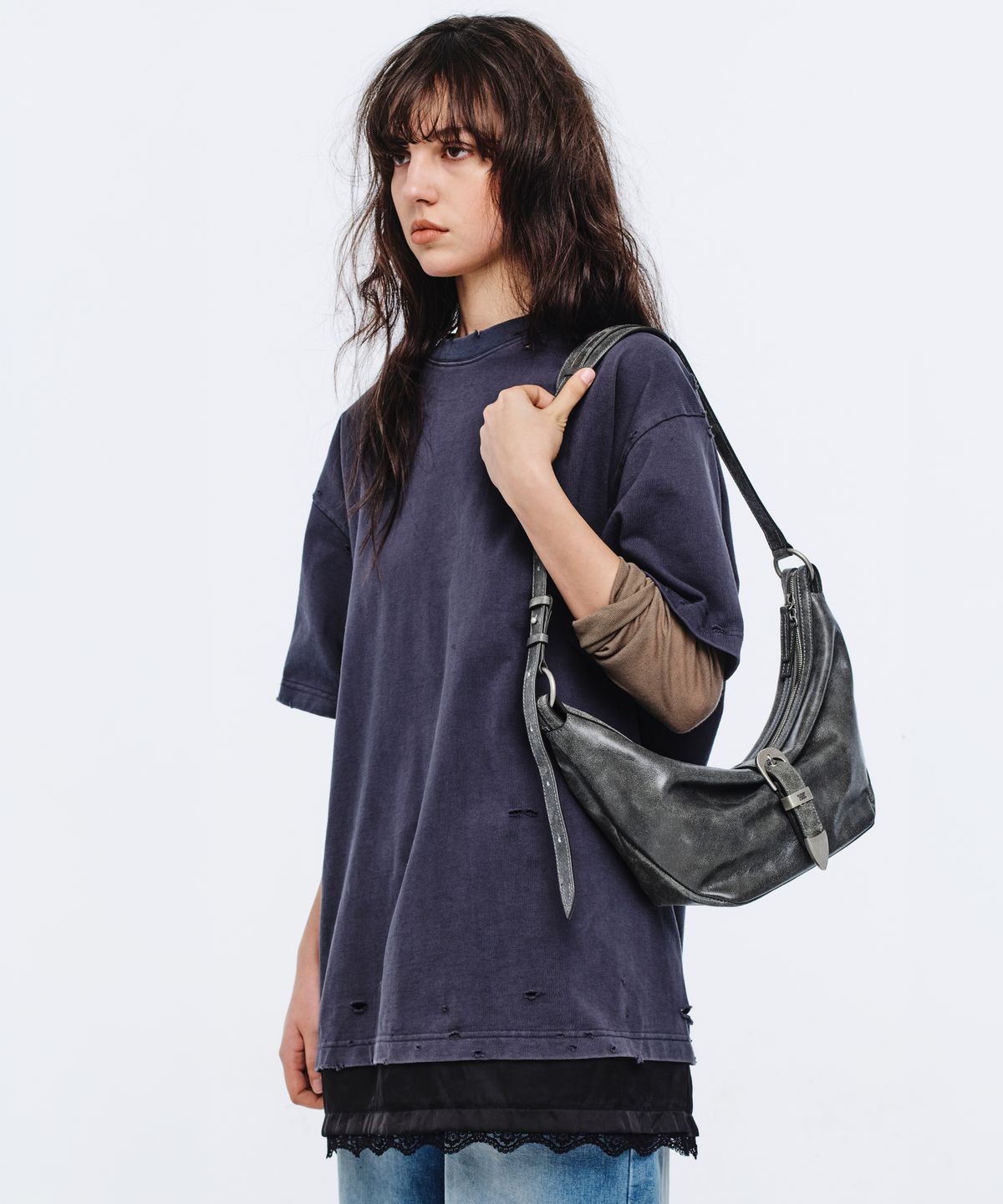 마지셔우드(MARGESHERWOOD) BELTED HOBO MEDIUM_white+grey two-tone cracked