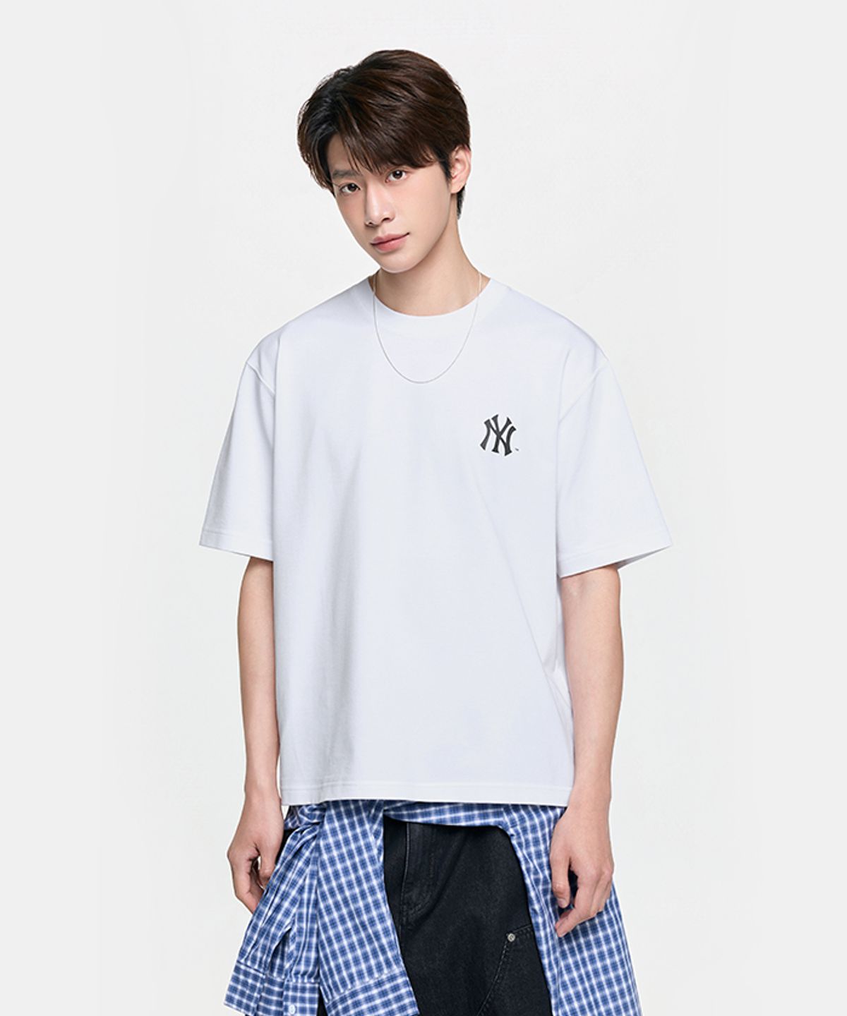 엠엘비(MLB) 빈티지 스포티브 컬시브 그래픽 반팔 티셔츠 NY (White)