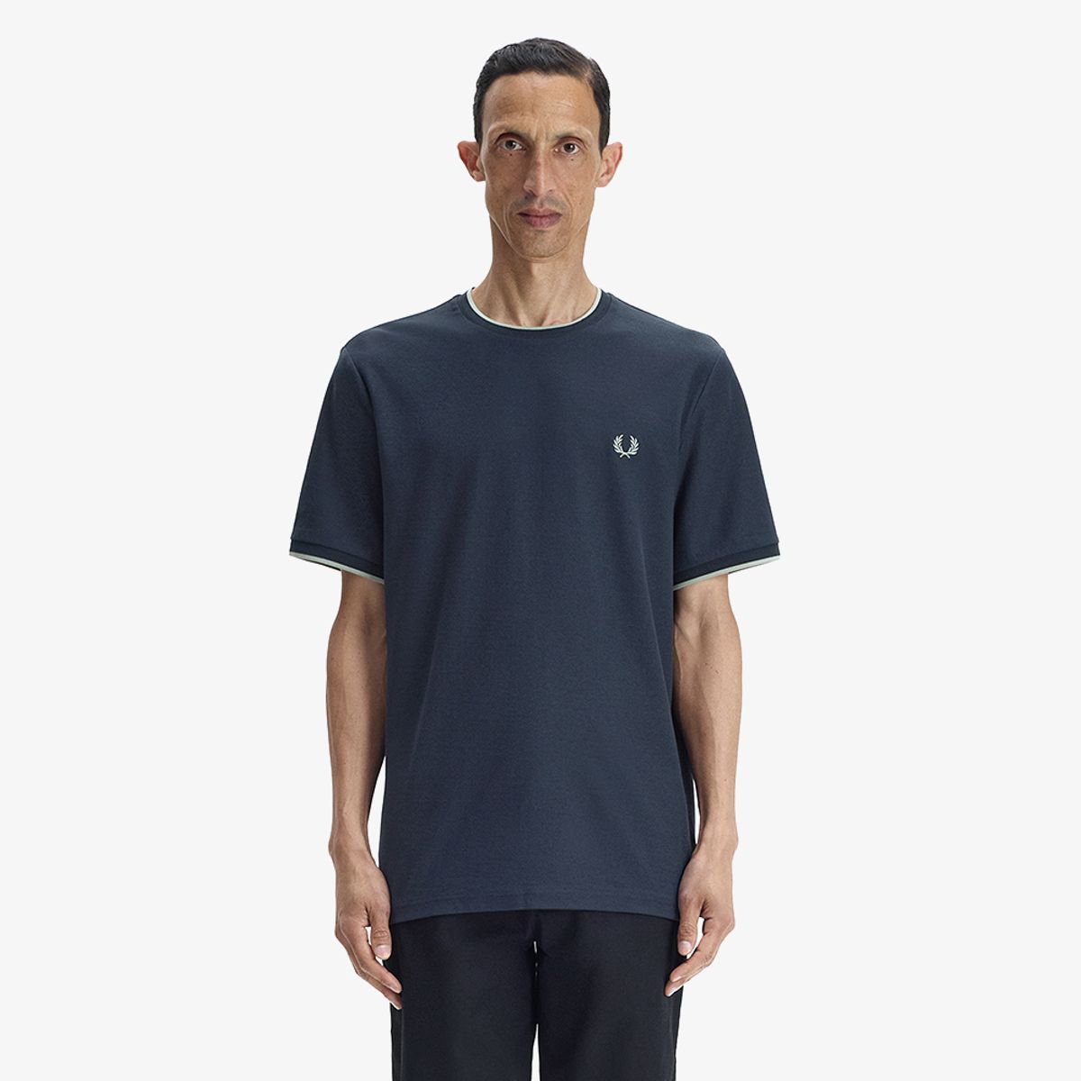 프레드페리(FRED PERRY) [Sharp] 트림 디테일 크레이프 피케 티셔츠 - 네이비 AFPM2612397-608