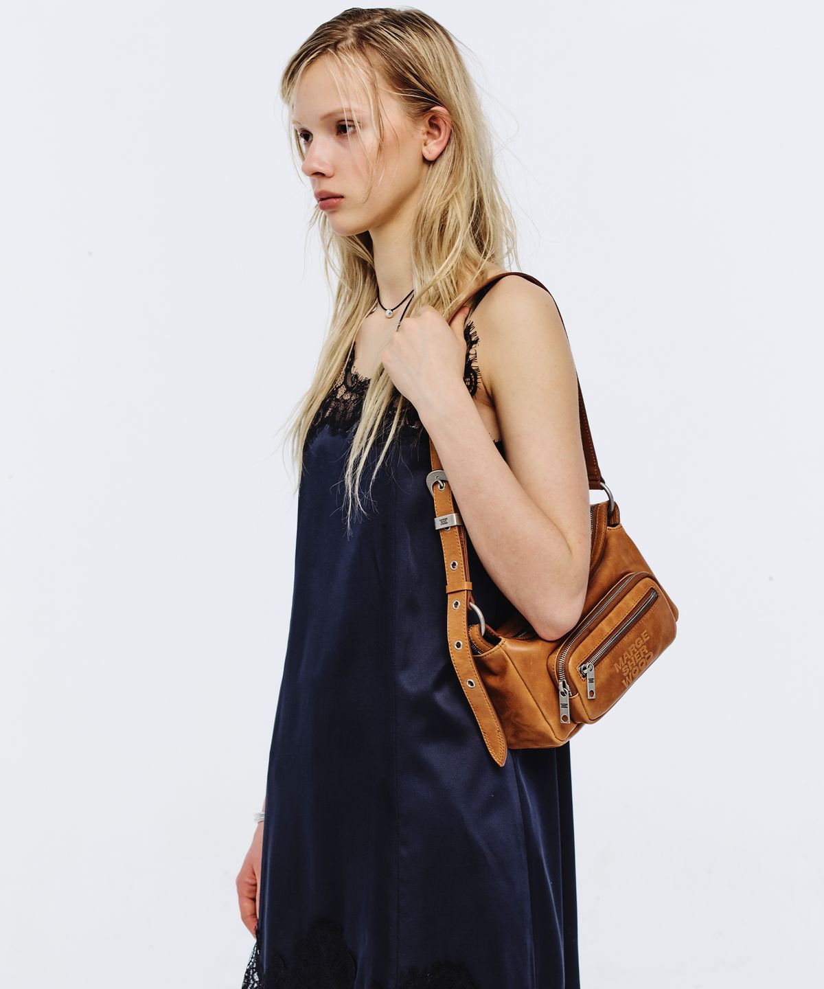 마지셔우드(MARGESHERWOOD) OUTPOCKET HOBO MINI_saddle brown pull-up