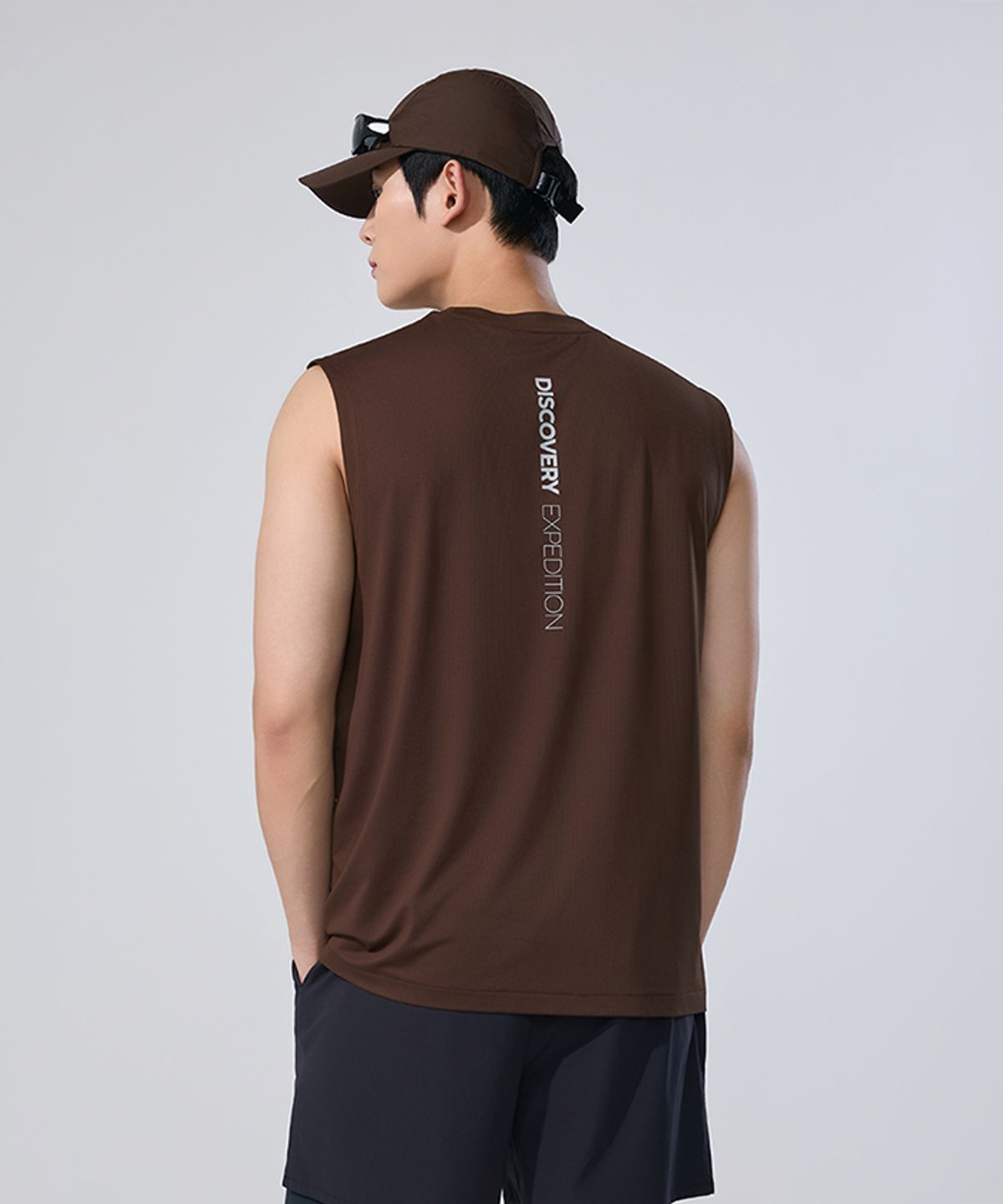 디스커버리 익스페디션(DISCOVERY EXPEDITION) 남성 러닝 슬리브리스 (Brown)
