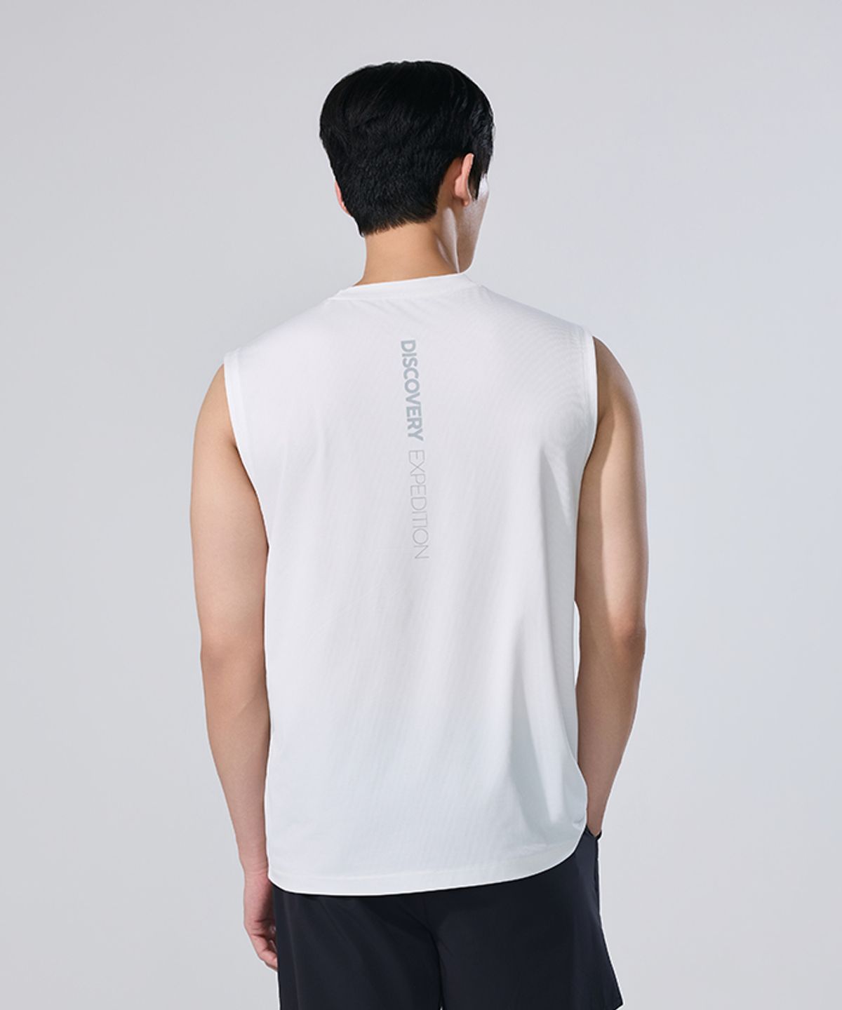 디스커버리 익스페디션(DISCOVERY EXPEDITION) 남성 러닝 슬리브리스 (WHITE)
