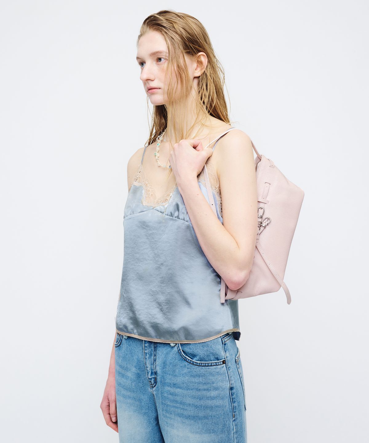 마지셔우드(MARGESHERWOOD) GRANDMA USED SLING BAG_pale pink cracked