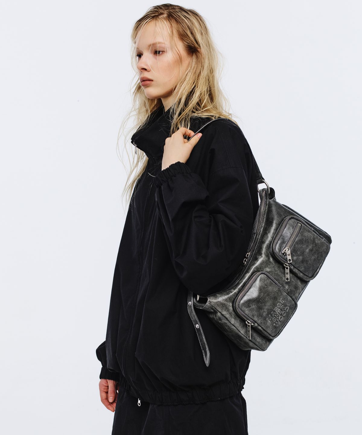 마지셔우드(MARGESHERWOOD) OUTPOCKET HOBO_white+grey two-tone cracked