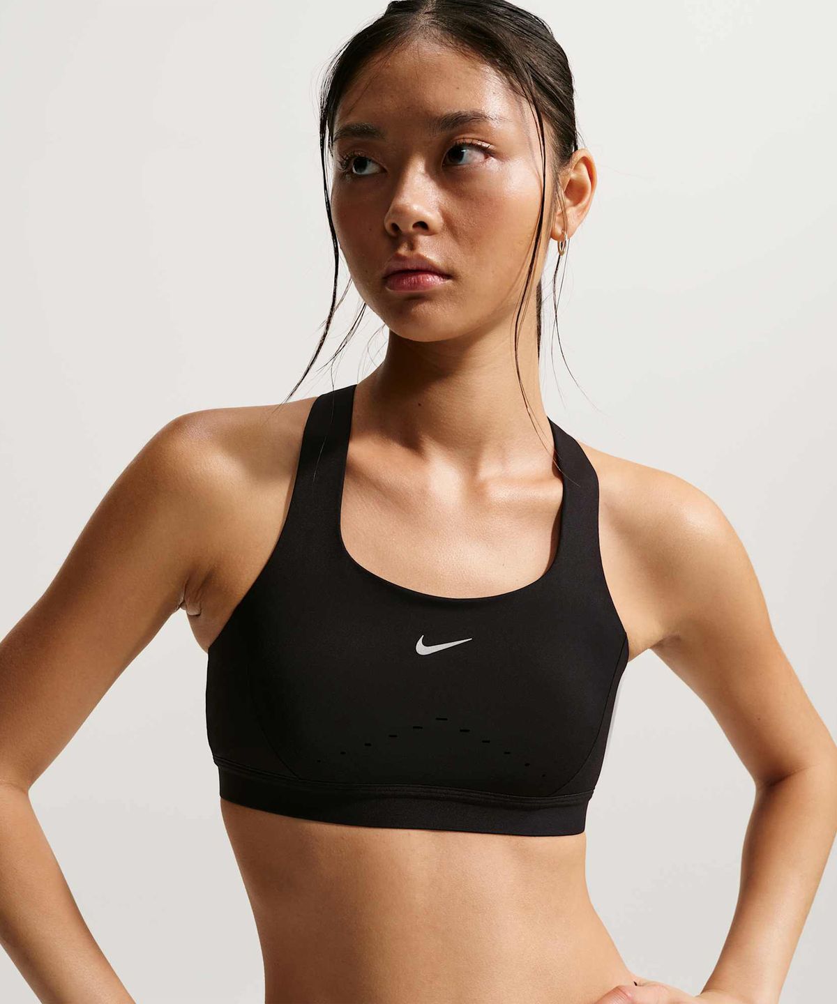나이키(NIKE) 스위프트 하이 서포트 라이틀리 라인드 스포츠 브라 W - 블랙:실버 / HM5221-010
