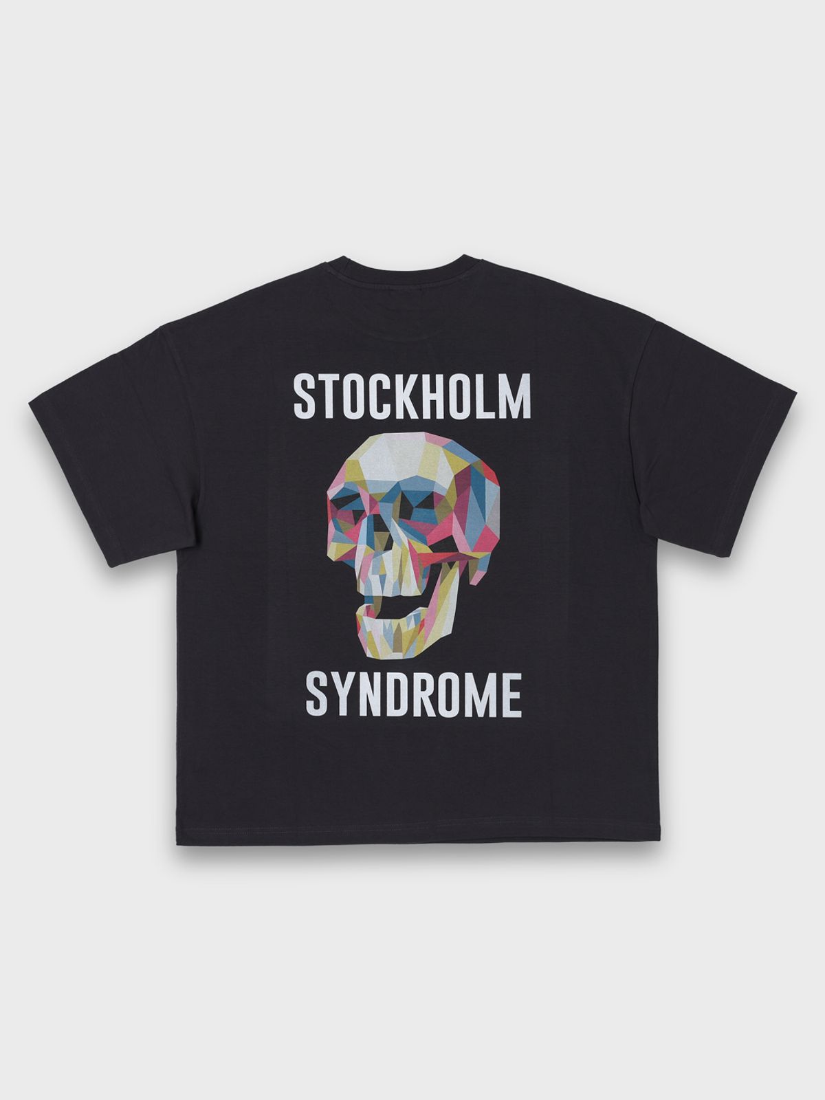 스톡홀름 신드롬(STOCKHOLM SYNDROME) 스톡홀름신드롬 스컬 티 - 차콜