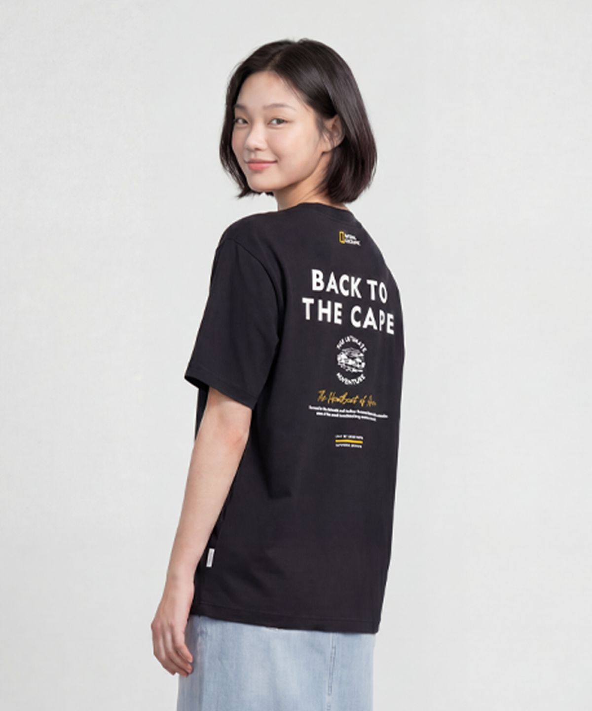 내셔널지오그래픽(NATIONALGEOGRAPHIC) N262UTS991 프로즌에어 레터링 그래픽 세미오버핏 반팔 티셔츠 BLACK