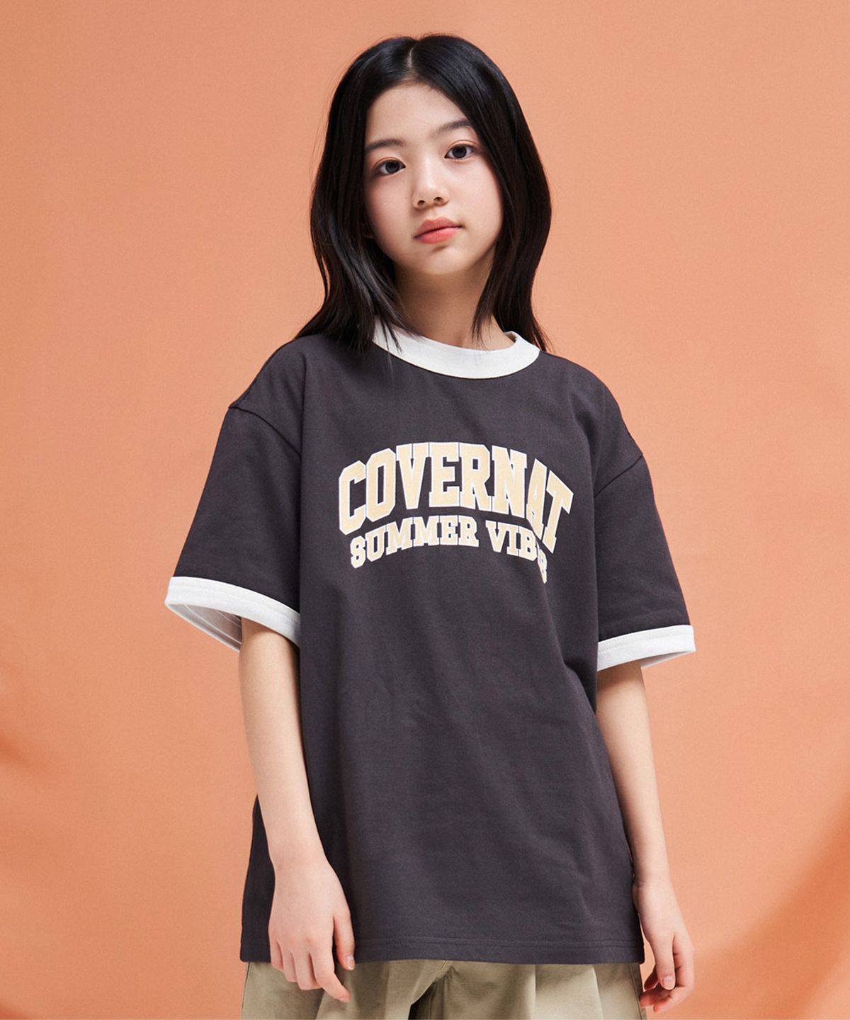 커버낫 키즈(COVERNAT KIDS) 아치로고 써머 바이브 링거 티셔츠 차콜 CK2602ST35CH
