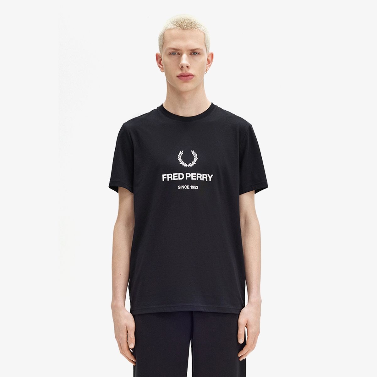 프레드페리(FRED PERRY) [Sport] 프레드 페리 그래픽 티셔츠 - 블랙 AFPM2438588-102
