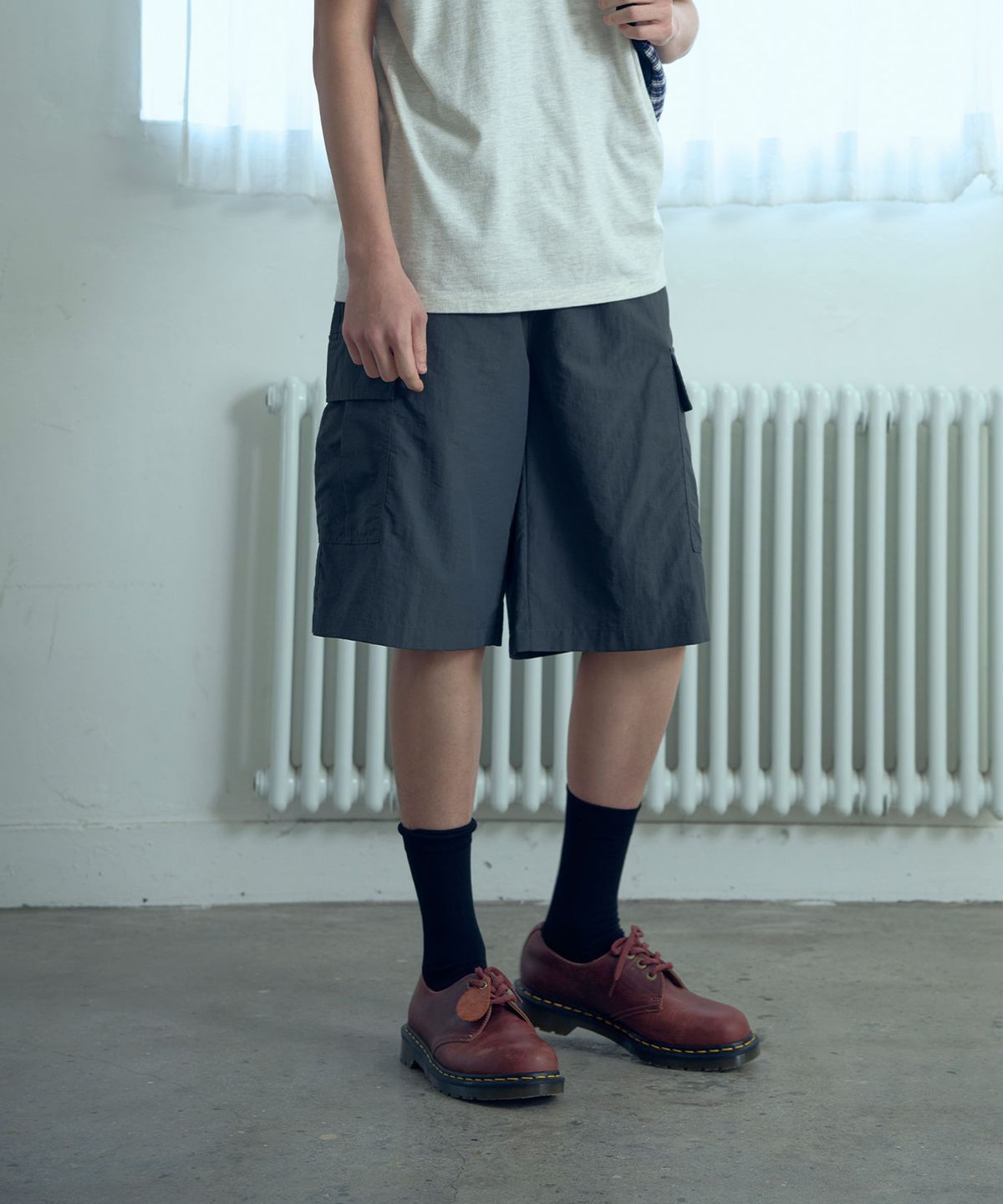 나이스고스트클럽(NICEGHOSTCLUB) 3STAR NYLON BERMUDA CARGO SHORTS_CHARCOAL(NG2GMUPA60A)