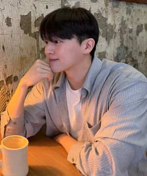 [COUTURE]크링클 스트라이프 오버핏 셔츠 - 2color