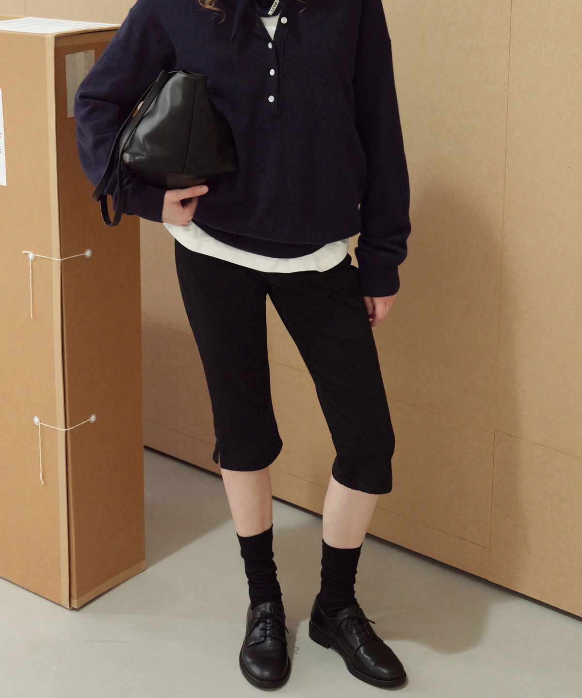 르바(LEVAR) Below Capri Denim - Black
