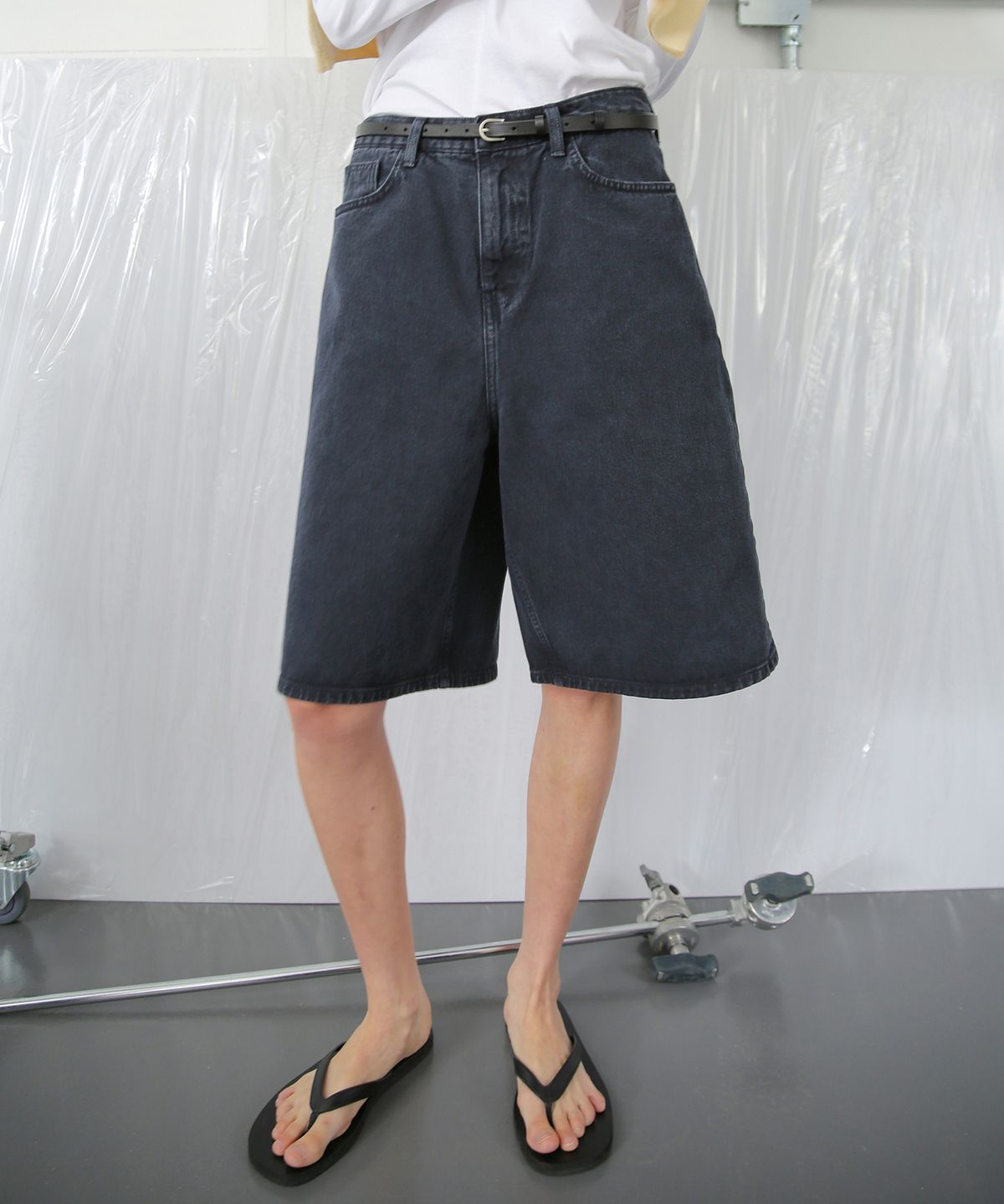 르바(LEVAR) Relaxed Wide Bermuda Denim - Stone Navy