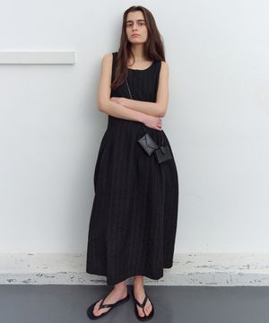 Arc Sleeveless Dress - Black