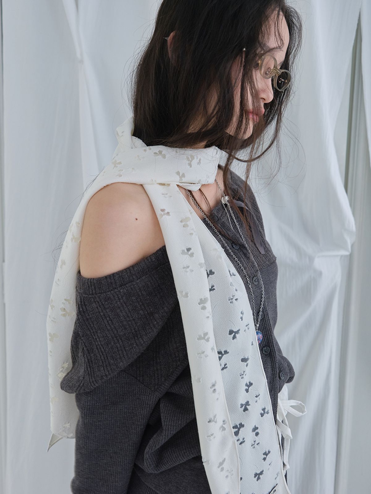 무음(MUWM) 빈티지 레이스 클로버 스카프 Vintage Lace Scarf (3 Colors)