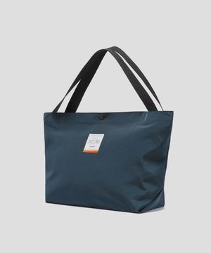 라벨 패치 포인트 쇼퍼백 (네이비)