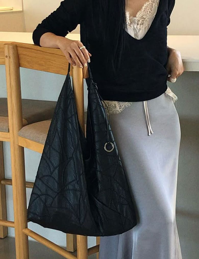 모어 리플 가죽 호보백_Onyx Black