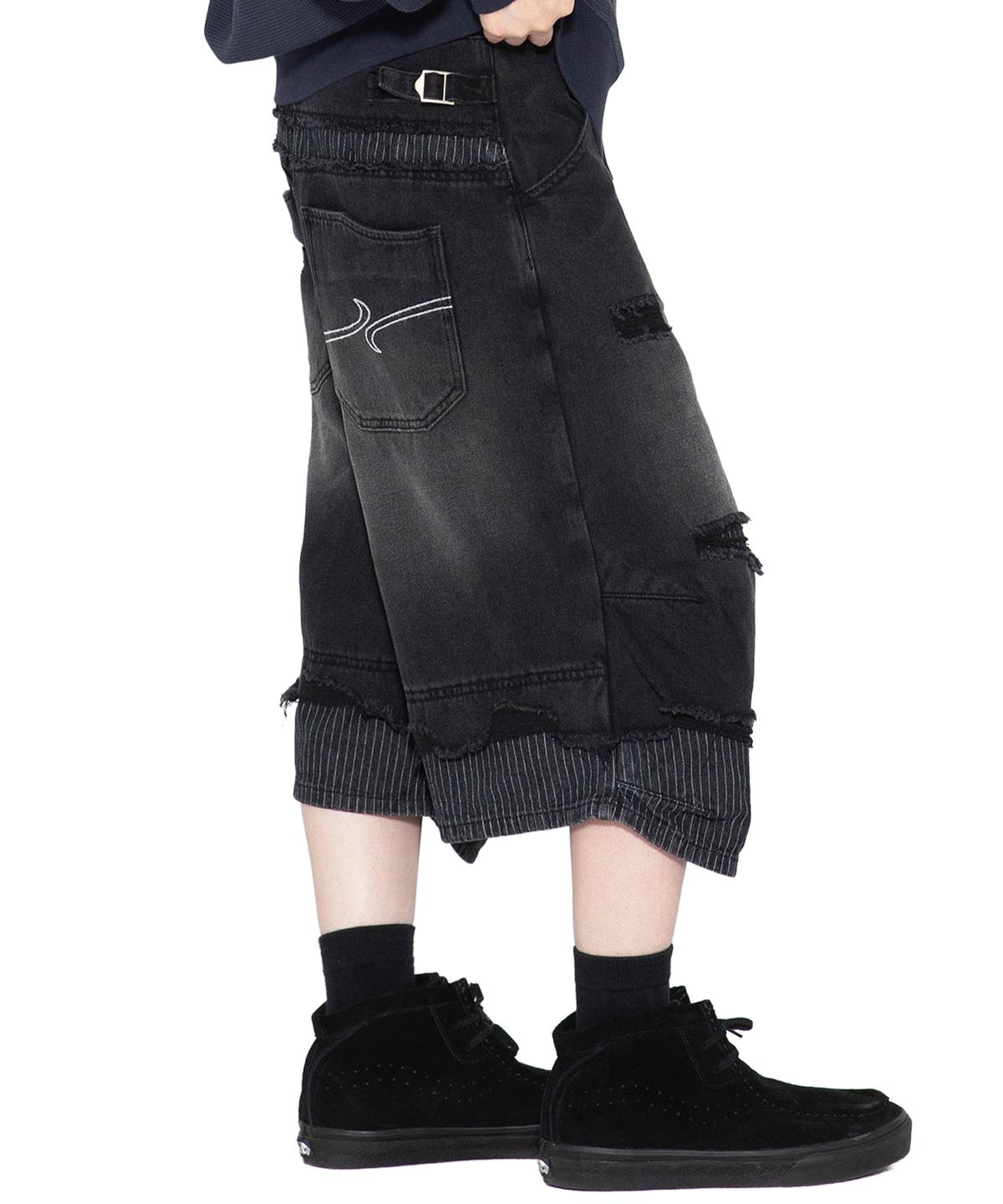엑스톤즈(XTONZ) XP316 스트라이프 레이어드 버뮤다 데님 팬츠 (BLACK)
