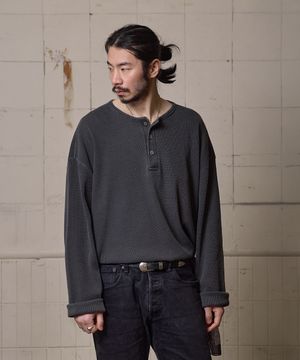 헨리넥 와플 티셔츠 챠콜