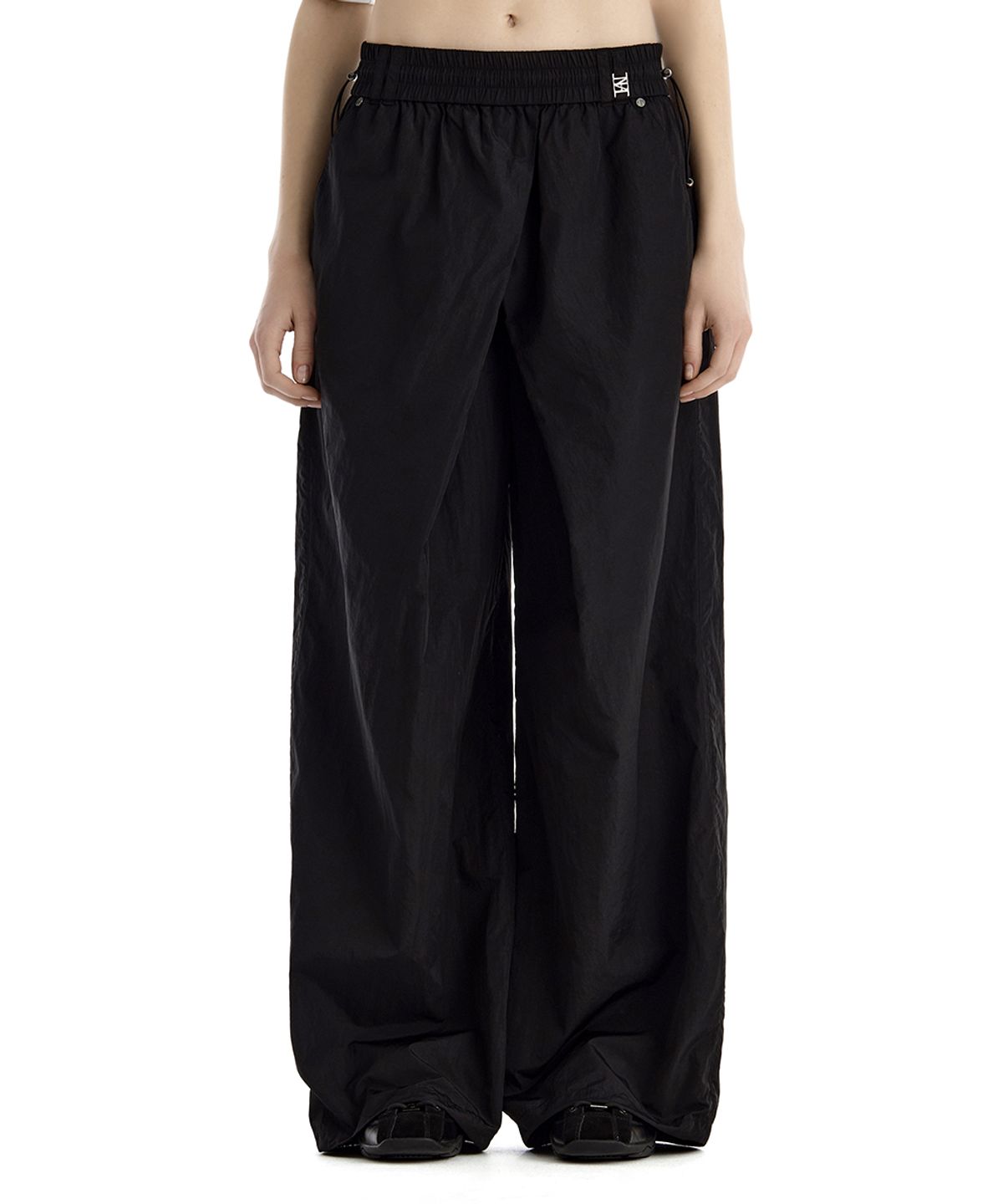트리밍버드(TREEMINGBIRD) Slash-Pleated Nylon Track Pants [ Black ]