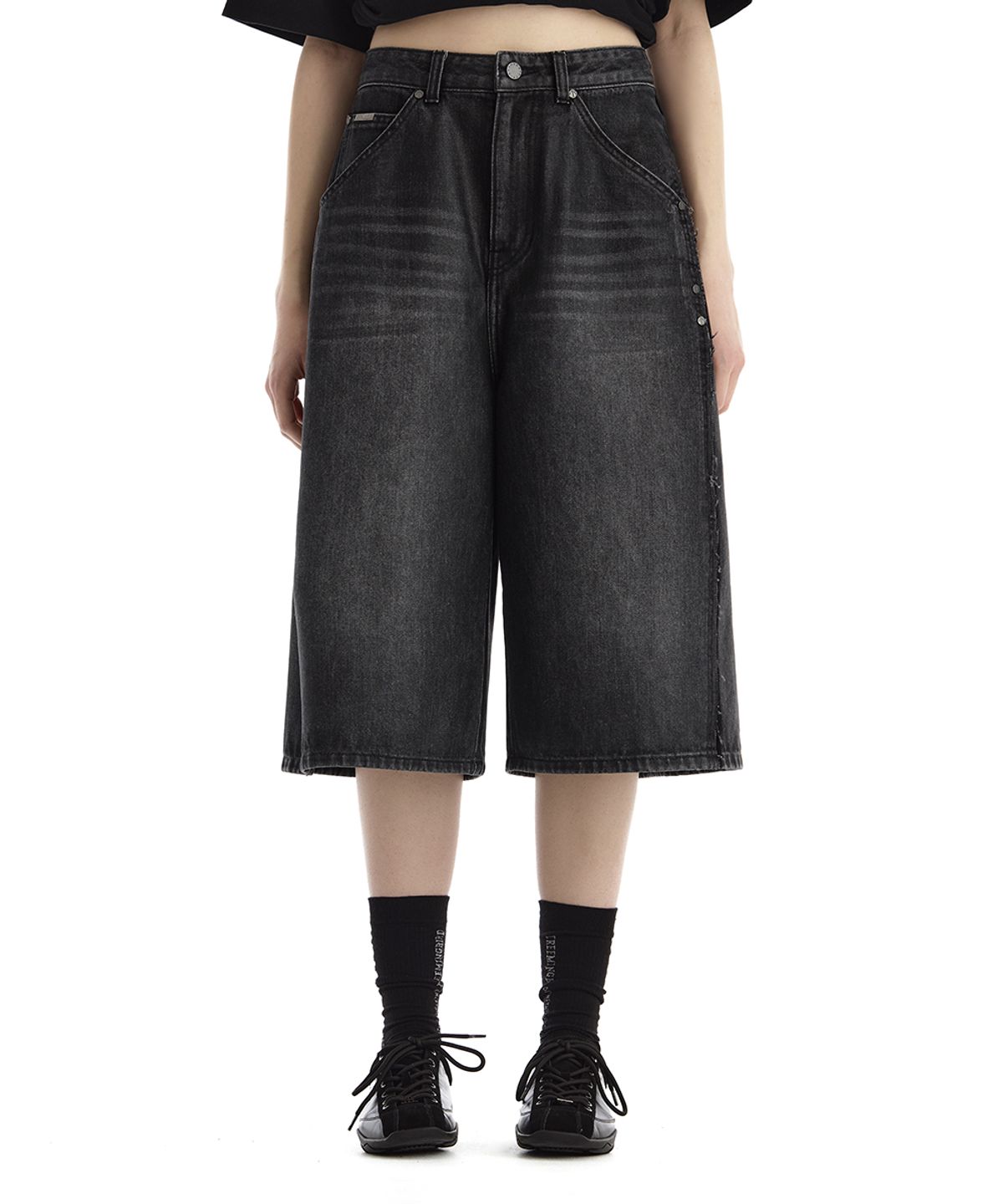 트리밍버드(TREEMINGBIRD) Rivet Coated Denim Bermuda [ Black ]