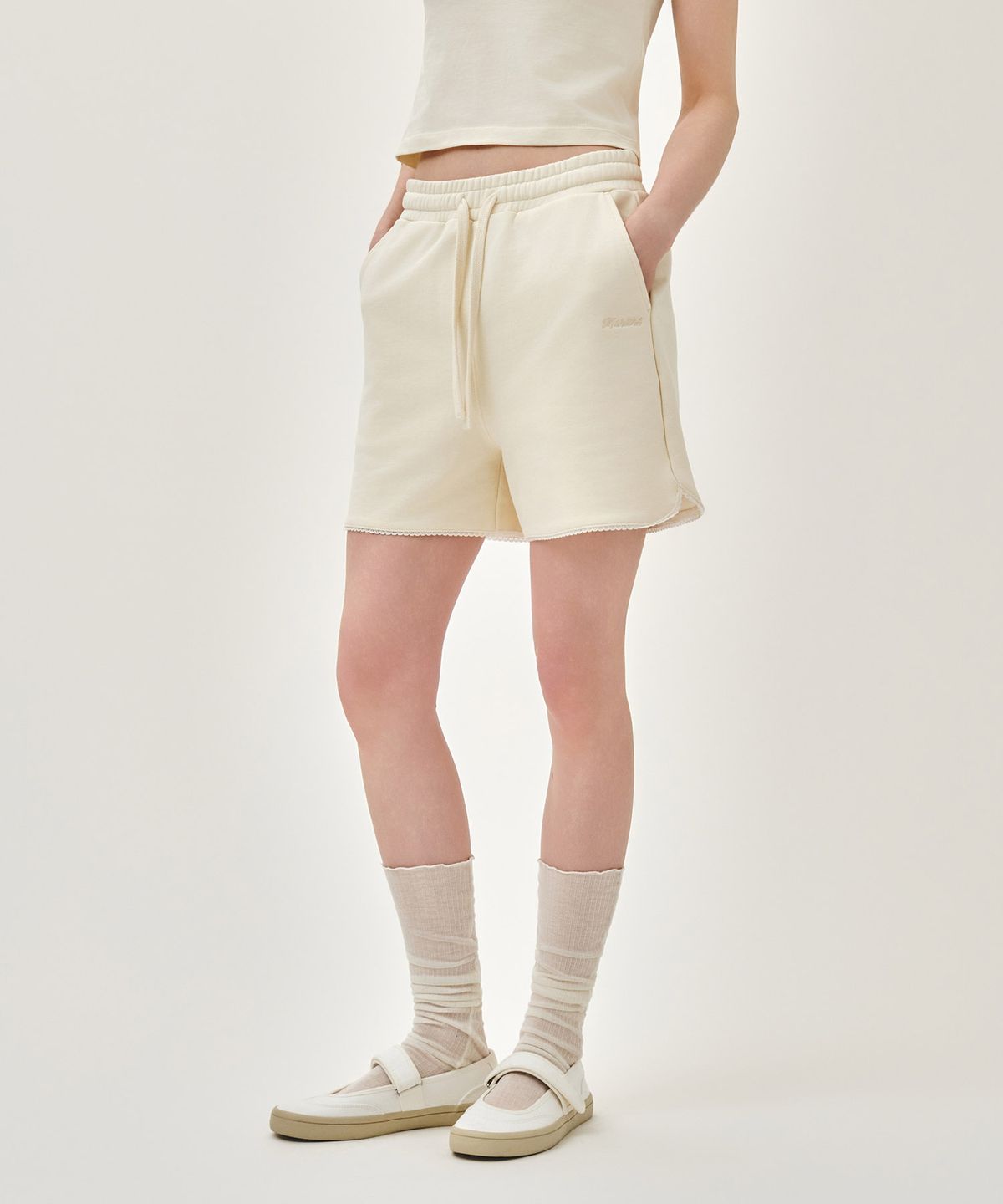 마리떼 프랑소와 저버(MARITHÉ + FRANҪOIS GIRBAUD) W LACE DETAIL SWEAT SHORTS ivory
