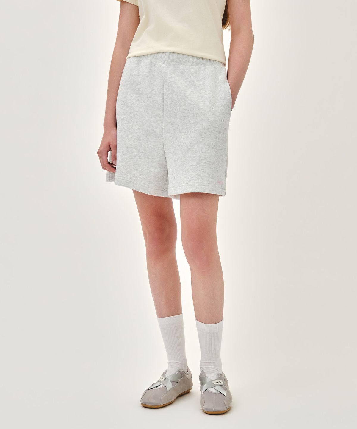 마리떼 프랑소와 저버(MARITHÉ + FRANҪOIS GIRBAUD) W REGULAR LOGO SWEAT SHORTS light heather gray