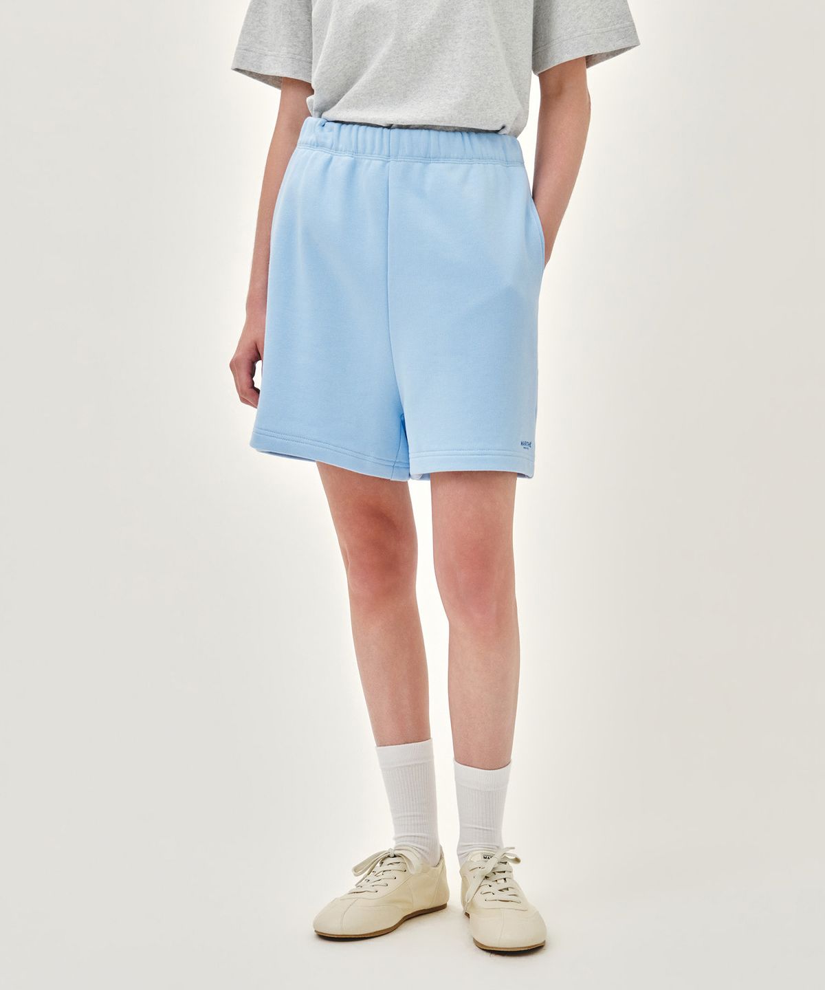 마리떼 프랑소와 저버(MARITHÉ + FRANҪOIS GIRBAUD) W REGULAR LOGO SWEAT SHORTS ice blue