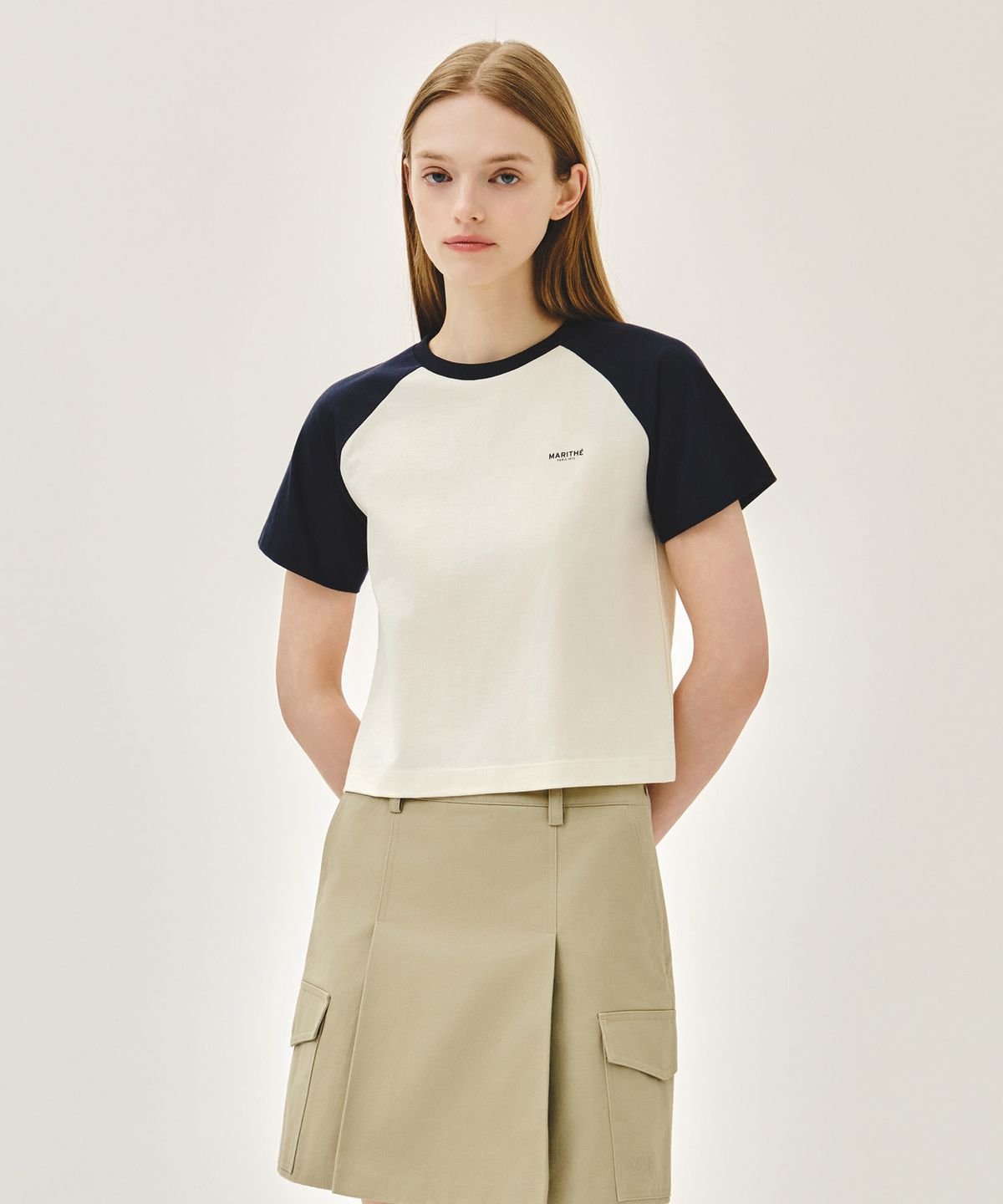 마리떼 프랑소와 저버(MARITHÉ + FRANҪOIS GIRBAUD) W SMALL REGULAR LOGO RAGLAN CROP TEE navy