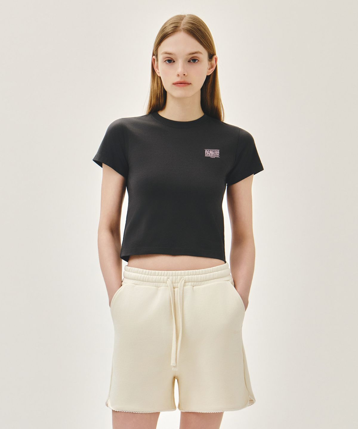 마리떼 프랑소와 저버(MARITHÉ + FRANҪOIS GIRBAUD) W ANTIQUE CLASSIC LOGO SLIM CROP TEE charcoal